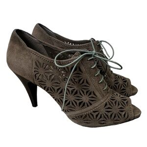 A. Marinelli Laser Cut Perp Toe Heeled Bootie Boots Size 8